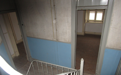 Prédio em propriedade horizontal,para recuperar. Com boas áreas.